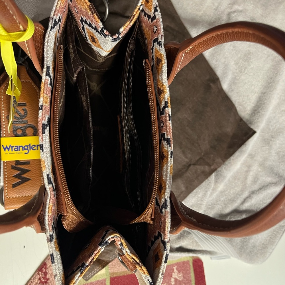 Wrangler Tan and Brown Geometric Tote Bag - Picture 6 of 7